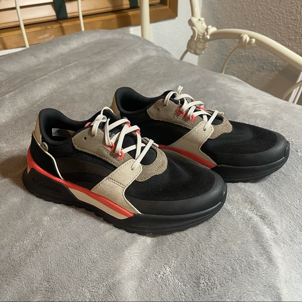 COLUMBIA Women’s Wildone Anthem Shoe Black Red Coral Size 8